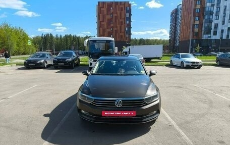 Volkswagen Passat B8 рестайлинг, 2015 год, 1 800 000 рублей, 2 фотография
