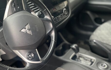 Mitsubishi Outlander III рестайлинг 3, 2014 год, 1 350 000 рублей, 6 фотография