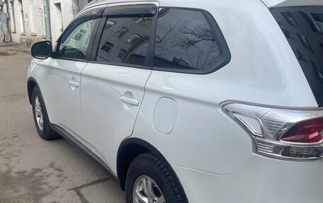 Mitsubishi Outlander III рестайлинг 3, 2014 год, 1 350 000 рублей, 2 фотография