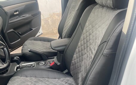 Mitsubishi Outlander III рестайлинг 3, 2014 год, 1 350 000 рублей, 5 фотография