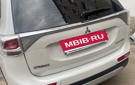 Mitsubishi Outlander III рестайлинг 3, 2014 год, 1 350 000 рублей, 9 фотография