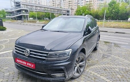 Volkswagen Tiguan II, 2018 год, 2 650 000 рублей, 2 фотография