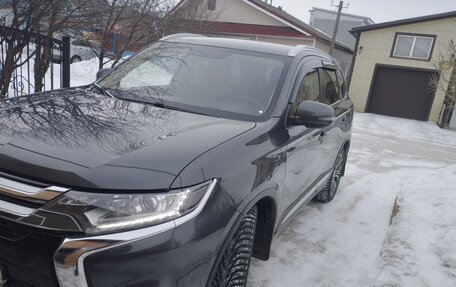 Mitsubishi Outlander III рестайлинг 3, 2017 год, 2 000 000 рублей, 3 фотография