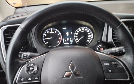 Mitsubishi Outlander III рестайлинг 3, 2017 год, 2 000 000 рублей, 4 фотография