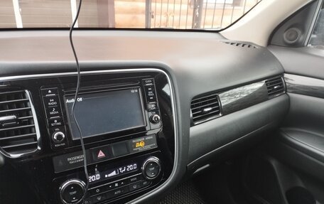 Mitsubishi Outlander III рестайлинг 3, 2017 год, 2 000 000 рублей, 17 фотография