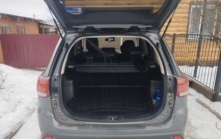 Mitsubishi Outlander III рестайлинг 3, 2017 год, 2 000 000 рублей, 10 фотография