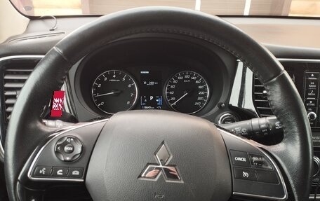 Mitsubishi Outlander III рестайлинг 3, 2017 год, 2 000 000 рублей, 8 фотография