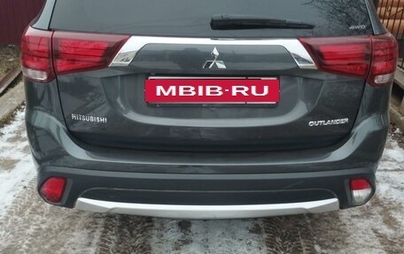 Mitsubishi Outlander III рестайлинг 3, 2017 год, 2 000 000 рублей, 11 фотография