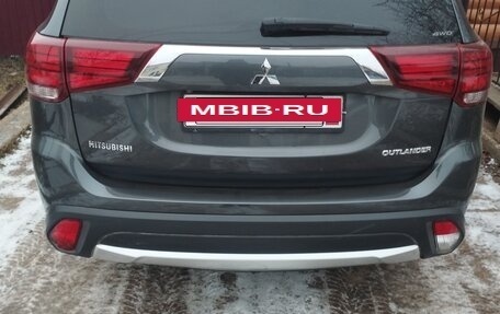 Mitsubishi Outlander III рестайлинг 3, 2017 год, 2 000 000 рублей, 16 фотография