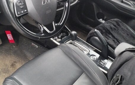 Mitsubishi Outlander III рестайлинг 3, 2017 год, 2 000 000 рублей, 7 фотография