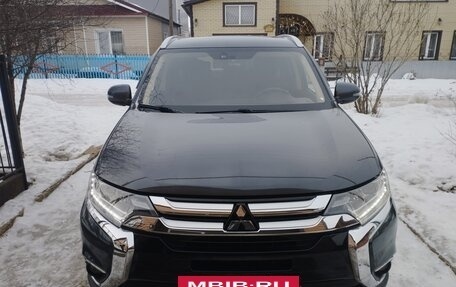 Mitsubishi Outlander III рестайлинг 3, 2017 год, 2 000 000 рублей, 12 фотография