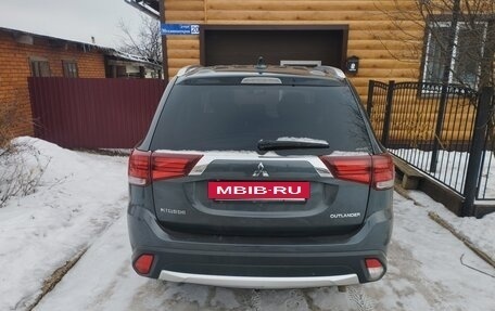 Mitsubishi Outlander III рестайлинг 3, 2017 год, 2 000 000 рублей, 9 фотография