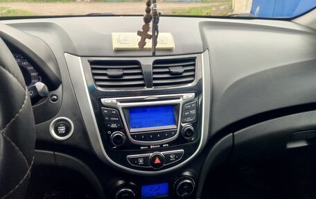 Hyundai Solaris II рестайлинг, 2011 год, 760 000 рублей, 8 фотография