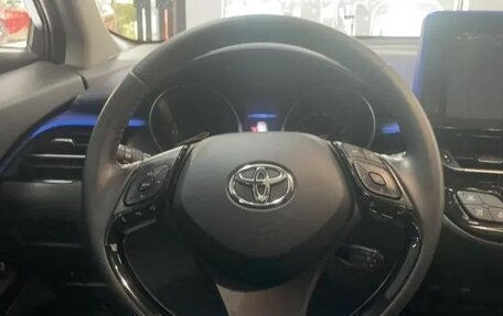 Toyota C-HR I рестайлинг, 2021 год, 1 630 000 рублей, 12 фотография