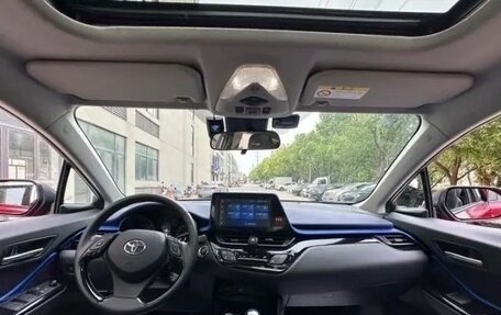 Toyota C-HR I рестайлинг, 2021 год, 1 630 000 рублей, 10 фотография