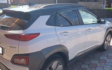 Hyundai Kona I, 2018 год, 2 500 000 рублей, 2 фотография