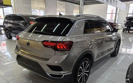 Volkswagen T-Roc I, 2022 год, 1 900 000 рублей, 3 фотография