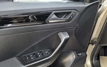 Volkswagen T-Roc I, 2022 год, 1 900 000 рублей, 13 фотография
