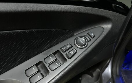 Hyundai Sonata VI, 2012 год, 963 000 рублей, 20 фотография