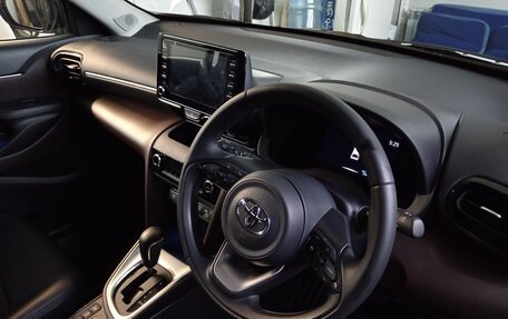 Toyota Yaris Cross, 2020 год, 2 000 000 рублей, 11 фотография