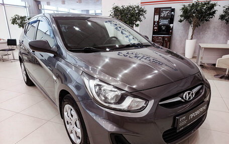 Hyundai Solaris II рестайлинг, 2012 год, 607 000 рублей, 3 фотография