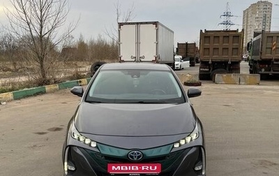 Toyota Prius IV XW50, 2017 год, 2 200 000 рублей, 1 фотография