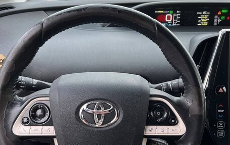 Toyota Prius IV XW50, 2017 год, 2 200 000 рублей, 6 фотография