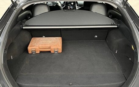 Toyota Prius IV XW50, 2017 год, 2 200 000 рублей, 4 фотография