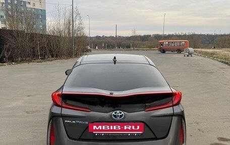 Toyota Prius IV XW50, 2017 год, 2 200 000 рублей, 5 фотография