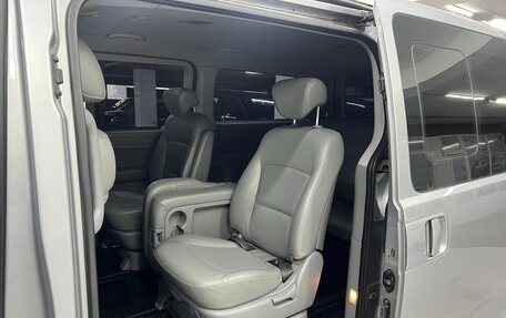 Hyundai Grand Starex Grand Starex I рестайлинг 2, 2014 год, 1 500 000 рублей, 19 фотография