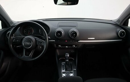 Audi A3, 2019 год, 2 300 000 рублей, 10 фотография