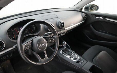 Audi A3, 2019 год, 2 300 000 рублей, 14 фотография