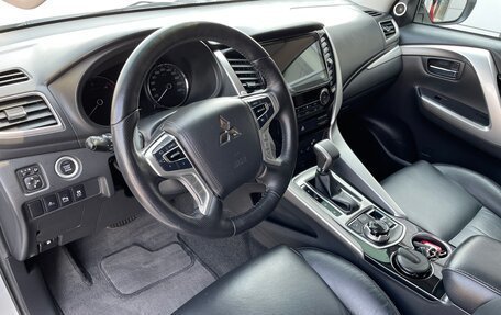 Mitsubishi Pajero Sport III рестайлинг, 2018 год, 2 750 000 рублей, 10 фотография
