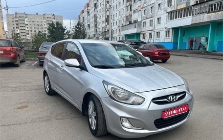 Hyundai Solaris II рестайлинг, 2012 год, 900 000 рублей, 1 фотография