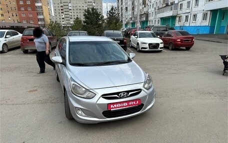 Hyundai Solaris II рестайлинг, 2012 год, 900 000 рублей, 2 фотография