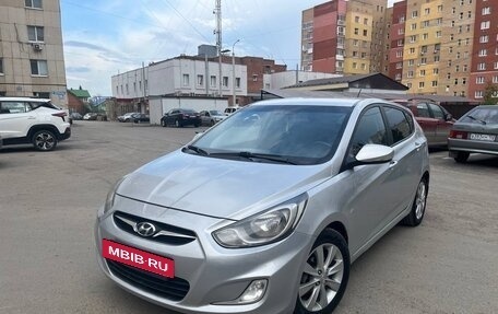Hyundai Solaris II рестайлинг, 2012 год, 900 000 рублей, 3 фотография
