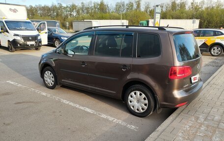 Volkswagen Touran III, 2011 год, 970 000 рублей, 2 фотография