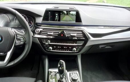 BMW 5 серия, 2018 год, 3 300 000 рублей, 9 фотография