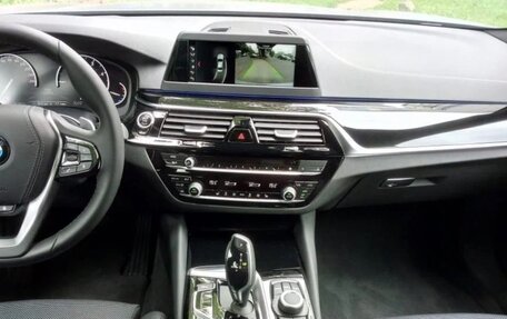 BMW 5 серия, 2018 год, 3 300 000 рублей, 14 фотография