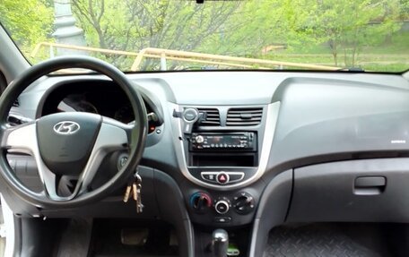 Hyundai Solaris II рестайлинг, 2013 год, 485 000 рублей, 5 фотография
