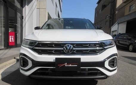 Volkswagen T-Roc I, 2022 год, 1 850 000 рублей, 2 фотография