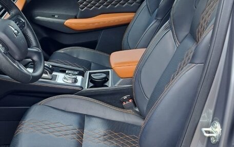 Mitsubishi Outlander, 2023 год, 4 500 000 рублей, 6 фотография