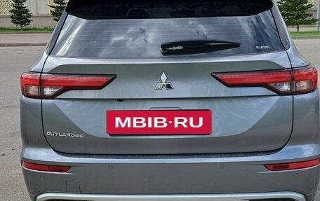 Mitsubishi Outlander, 2023 год, 4 500 000 рублей, 3 фотография