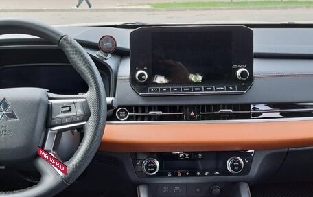 Mitsubishi Outlander, 2023 год, 4 500 000 рублей, 15 фотография