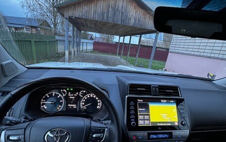 Toyota Land Cruiser Prado 150 рестайлинг 2, 2023 год, 9 500 000 рублей, 5 фотография