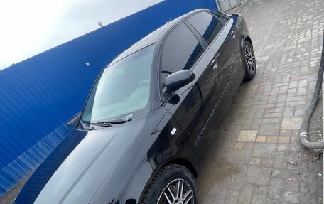 Audi A4, 2004 год, 650 000 рублей, 10 фотография
