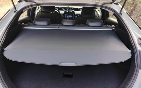 Toyota Prius IV XW50, 2017 год, 2 300 000 рублей, 11 фотография