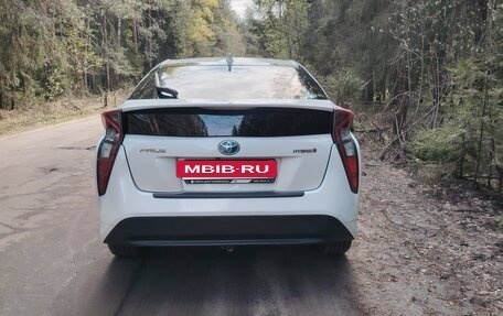 Toyota Prius IV XW50, 2017 год, 2 300 000 рублей, 6 фотография