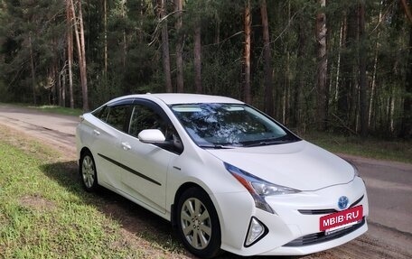 Toyota Prius IV XW50, 2017 год, 2 300 000 рублей, 2 фотография