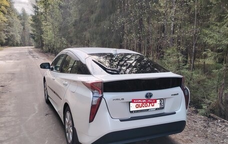 Toyota Prius IV XW50, 2017 год, 2 300 000 рублей, 7 фотография